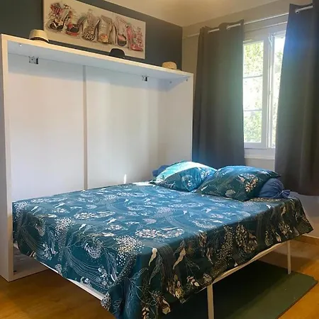 Entre La Provence Et Le Languedoc Beaucaire (Gard)